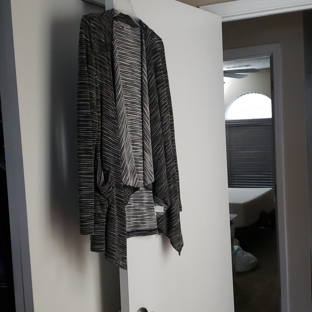 Long sleeve cardigan with pockets